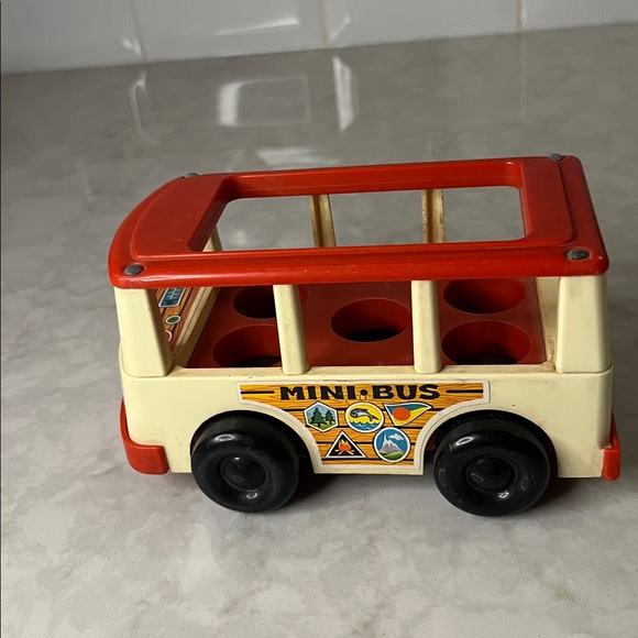 Vintage Fisher Price Little People 1969 Mini Bus With 4 Little People - Picture 2 of 9